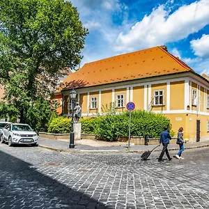 Academy Bed & Breakfast